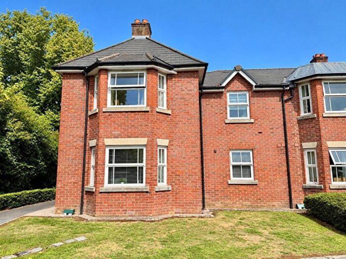 2 Bedroom Flat For Sale In Spire View, Salisbury, SP2