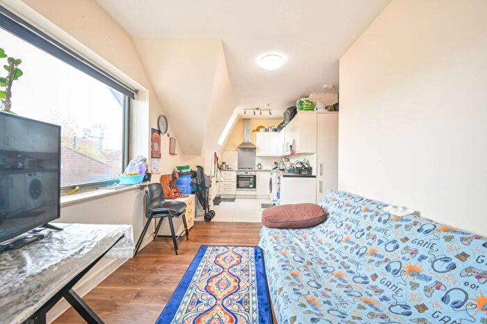 2 Bedroom Flat For Sale In Ealing Road, Wembley, HA0