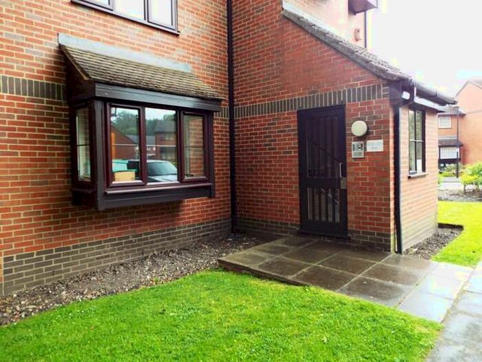 1 Bedroom Flat To Rent In Gladbeck Way, Enfield, EN2