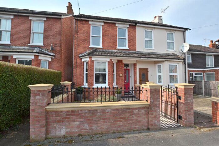 3 Bedroom Semi-Detached House For Sale In Peabody Road, Farnborough, GU14