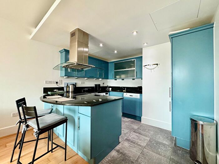 2 Bedroom Flat To Rent In Brewhouse Lane, London, SW15