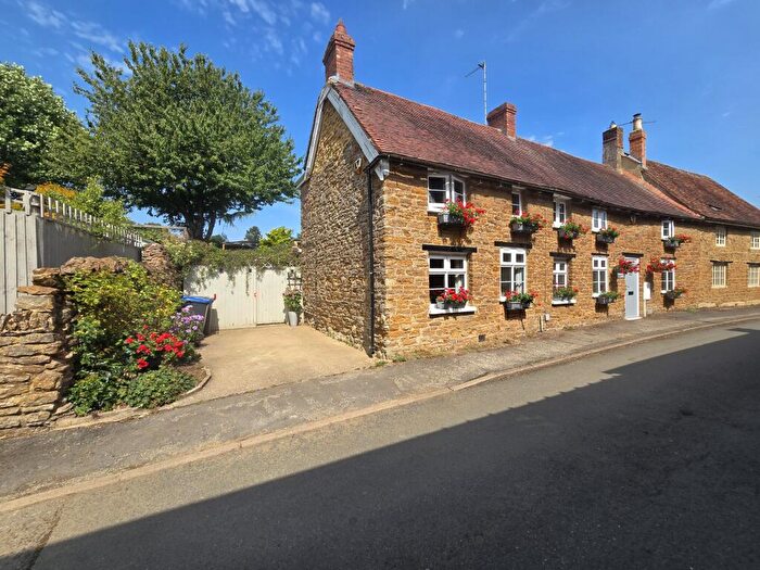 3 Bedroom Cottage For Sale In Glebe Lane, Staverton, NN11