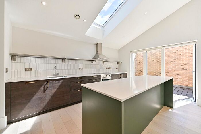 3 Bedroom Flat To Rent In Charter Place, Hounslow, TW3