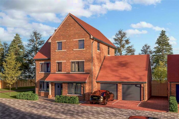 5 Bedroom Detached House To Rent In Sheerwater, Woking, Surrey, GU21