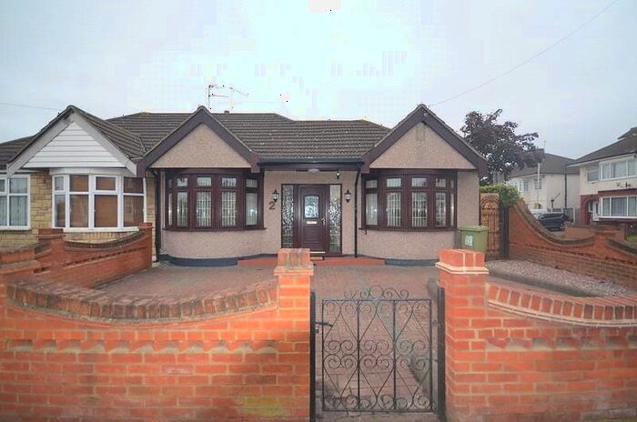 3 Bedroom Bungalow To Rent In Central Drive, Hornchurch, Essex, RM12