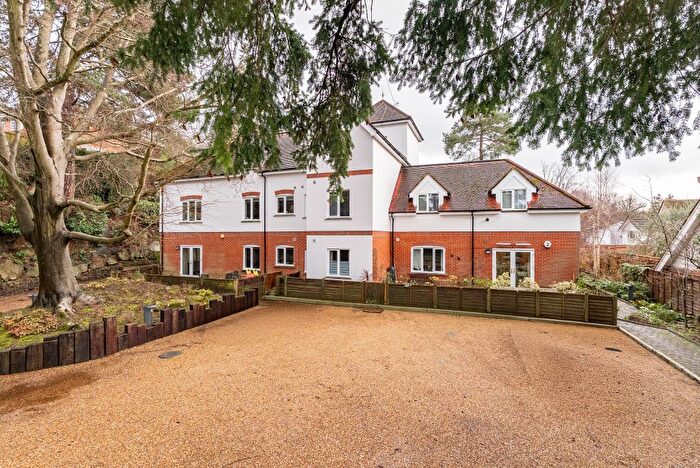 2 Bedroom Flat For Sale In Tower Hill Road, Dorking, RH4