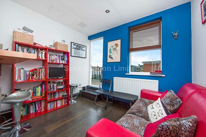 2 Bedroom Flat To Rent In Eatonville Road, Tooting Bec, SW17