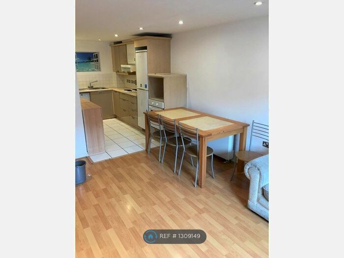 2 Bedroom Flat To Rent In Magnum House, Kingston Upon Thames KT2