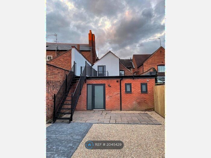 2 Bedroom Flat To Rent In West Rock, Warwick, CV34
