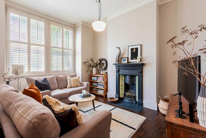 2 Bedroom Town House To Rent In Stella Road, London, SW17
