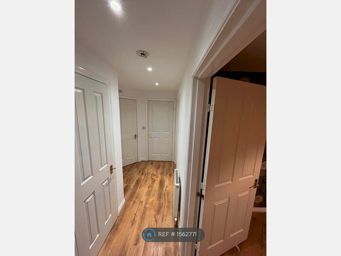 2 Bedroom Flat To Rent In Wallwin Place, Warwick, CV34