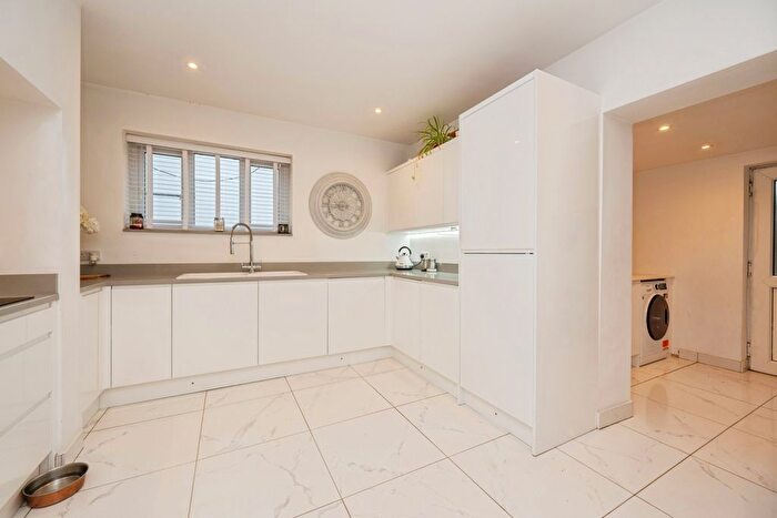 3 Bedroom Semi-Detached House For Sale In Buxton Road, Derby, DE21