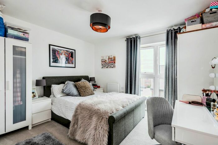 2 Bedroom Flat For Sale In Furrow Crescent, Curbridge, Witney, Oxfordshire, OX29