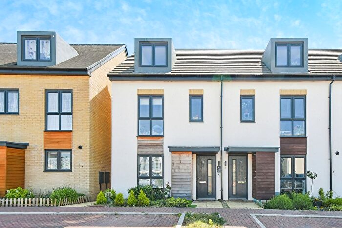 3 Bedroom Semi-Detached House To Rent In Crampton Road, Swindon, SN3