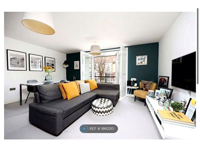 2 Bedroom Flat To Rent In Claremont Avenue, Bristol, BS7