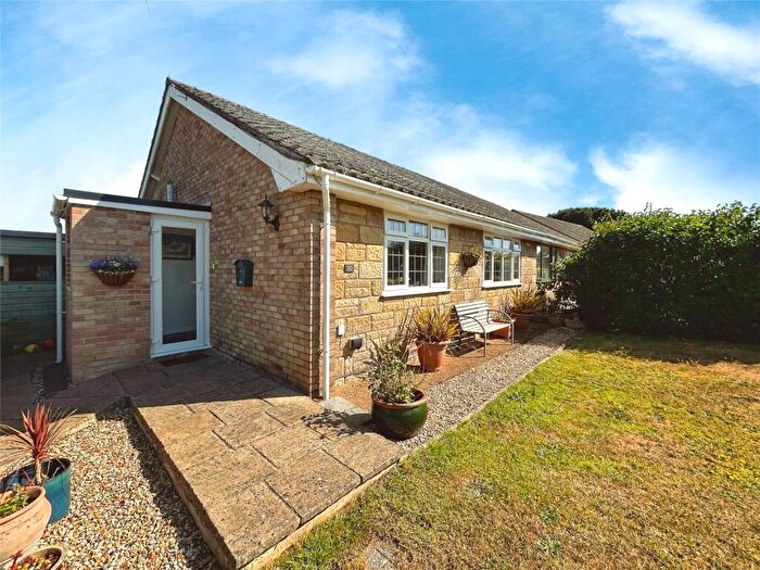 2 Bedroom Bungalow For Sale In Campfield Road, East Cowes, Isle Of Wight, PO32