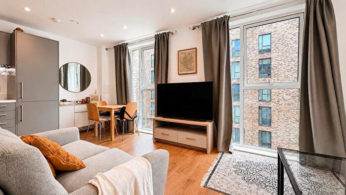 1 Bedroom Flat For Sale In Mahindra Way, London, E6