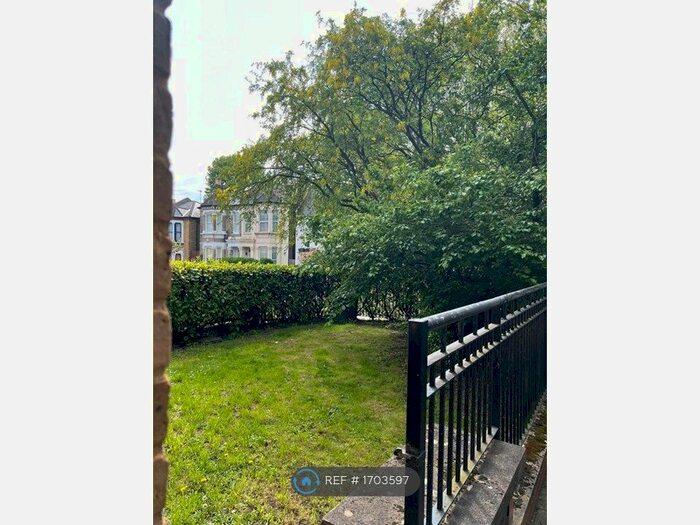 1 Bedroom Flat To Rent In Rimini Court, London, SW12