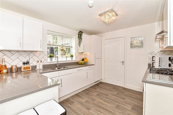 4 Bedroom Detached House For Sale In Blenheim Place, Headcorn, Kent, TN27