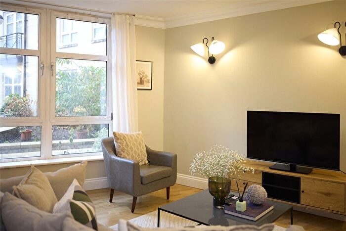 3 Bedroom Flat To Rent In Swan Street, London, SE1