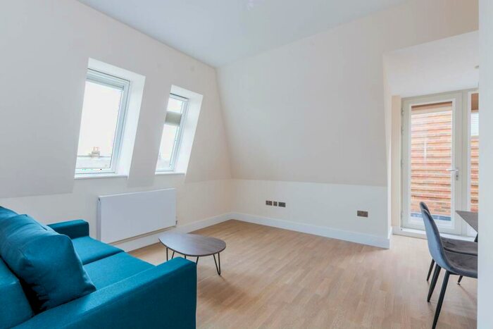 3 Bedroom Flat To Rent In St Marys Road, Hornsey, London, N8