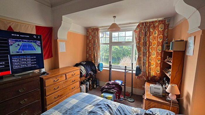 1 Bedroom Flat For Sale In De La Warr Road, Bexhill-On-Sea, TN40