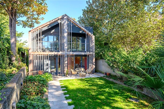 4 Bedroom Detached House To Rent In Navarino Grove, London, E8