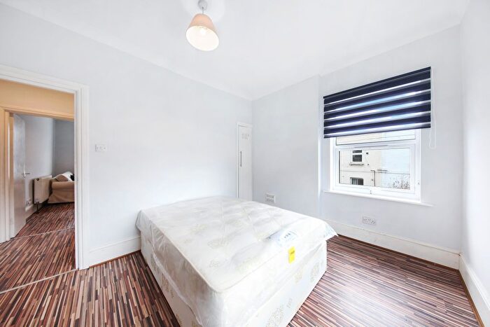 2 Bedroom Flat To Rent In Blythe Road, London, W6
