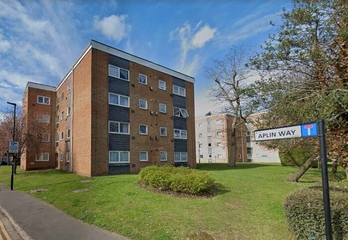 2 Bedroom Flat To Rent In Aplin Way, Isleworth, TW7