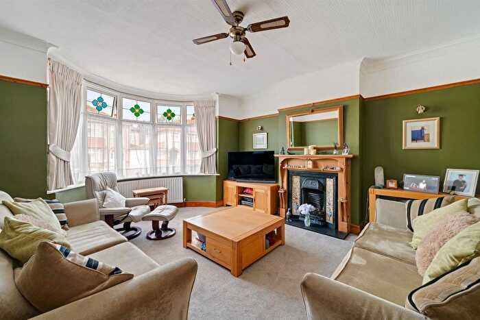 3 Bedroom Semi Detached House For Sale In Ashgrove Road, Bromley, BR1