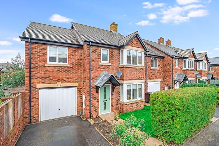 4 Bedroom Detached House For Sale In Tesla Lane, Leeds, LS20