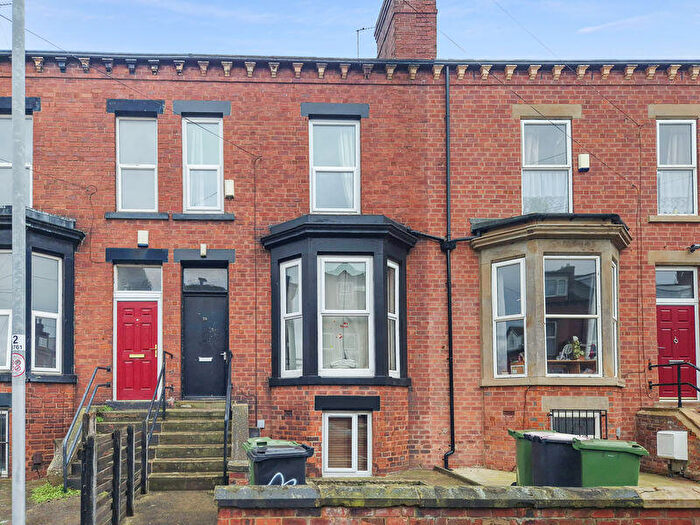 7 Bedroom Terraced House For Sale In Brudenell Mount, Leeds, LS6