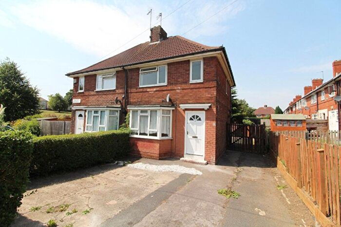 2 Bedroom Semi-Detached House For Sale In Skelwith Approach, Leeds, LS14