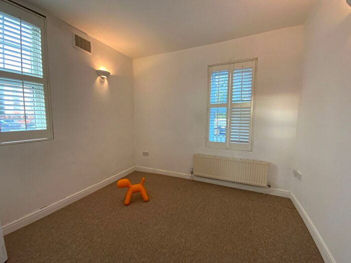 1 Bedroom Flat To Rent In West Wycombe Road, High Wycombe, HP11