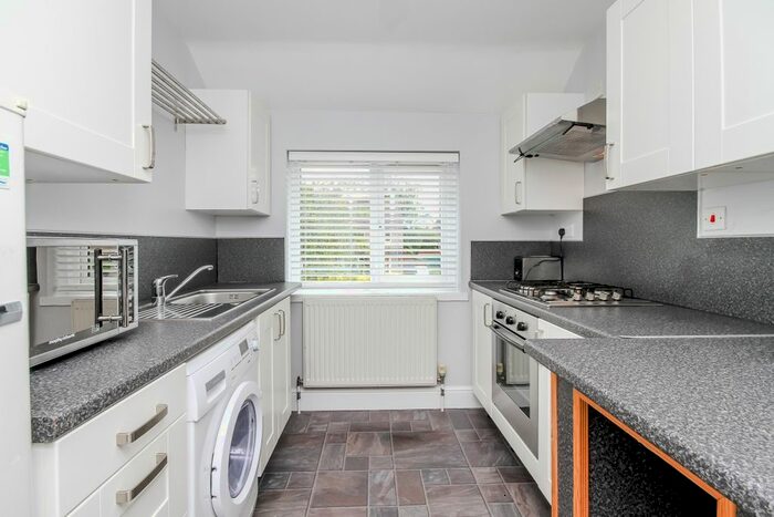 1 Bedroom Flat To Rent In Park Avenue, Kidlington, OX5