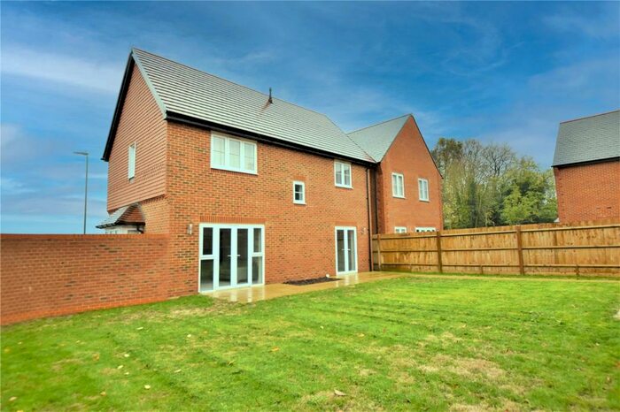 3 Bedroom Detached House To Rent In Aspen Road, High Wycombe, HP10