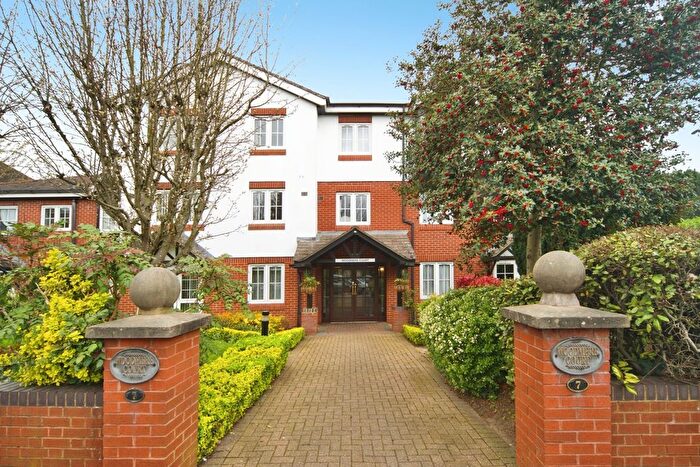 1 Bedroom Flat For Sale In Avenue Road, London, N14