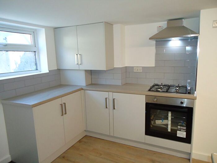 2 Bedroom End Of Terrace House To Rent In Cross Flatts Road, Leeds, LS11