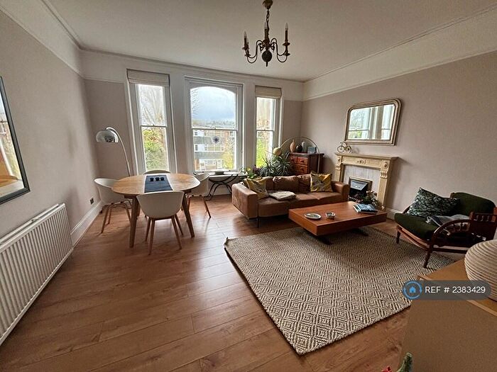 2 Bedroom Flat To Rent In Leyland Road, London, SE12