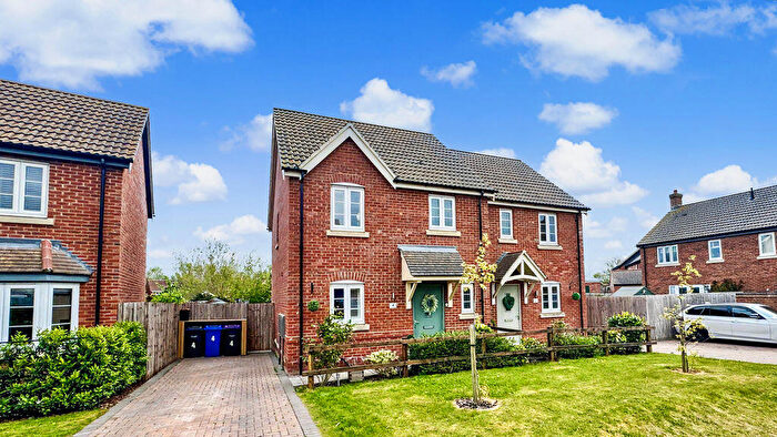 3 Bedroom Semi-Detached House For Sale In Creasy Drive, Dunholme, Lincoln, LN2