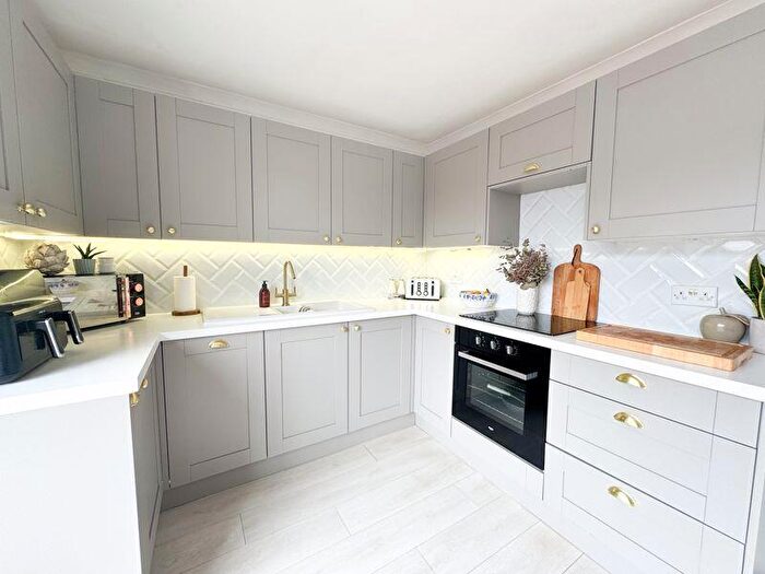 3 Bedroom End Of Terrace House For Sale In Melrose Way, Grimsby, DN37