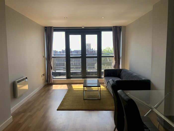 2 Bedroom Flat To Rent In Queens Court, Queens Dock Avenue, Hull, HU1