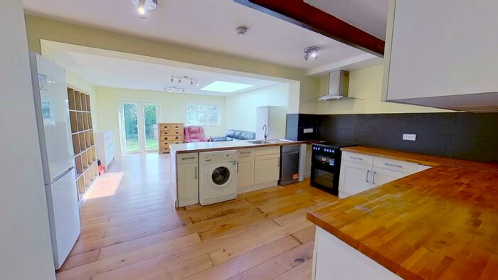 3 Bedroom Detached House To Rent In Raymond Crescent, Guildford, GU2