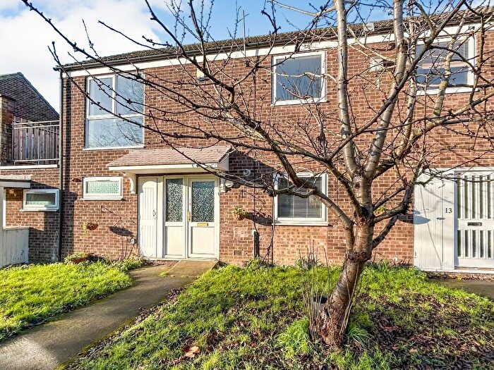 2 Bedroom Maisonette For Sale In Selby Court, Scunthorpe, Lincolnshire, DN17