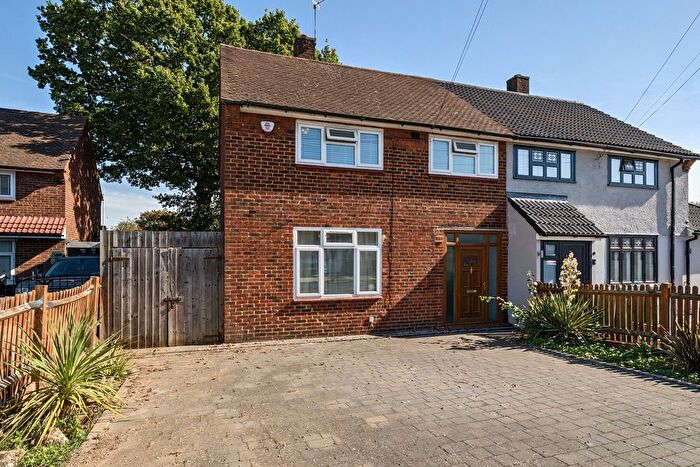 3 Bedroom Semi-detached House For Sale In Greenhithe Close, Sidcup, DA15