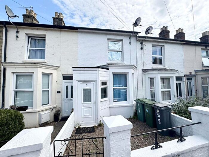 3 Bedroom Terraced House For Sale In Arctic Road, Cowes, PO31