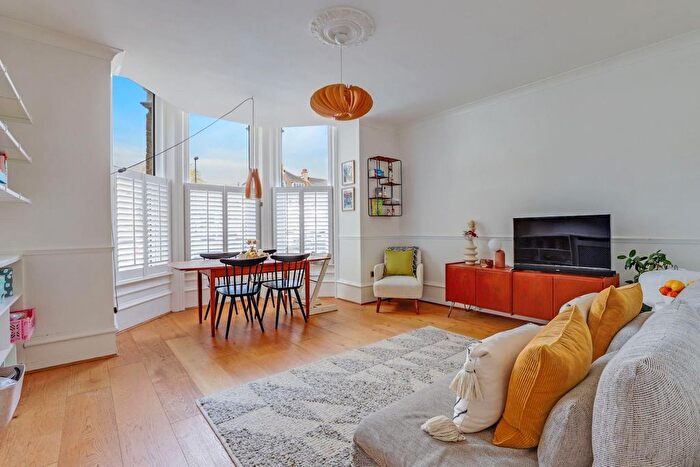 2 Bedroom Flat For Sale In Lawrie Park Road, Sydenham, SE26