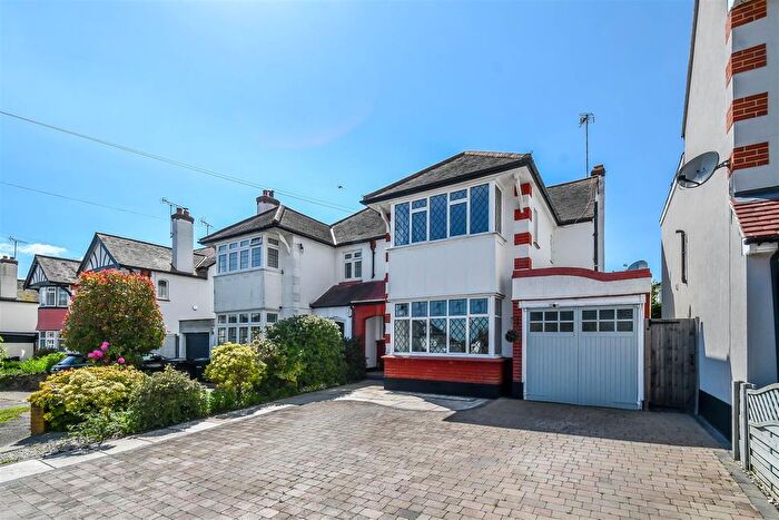 4 Bedroom Semi Detached House For Sale In Chapmans Walk, Leigh-On-Sea, SS9