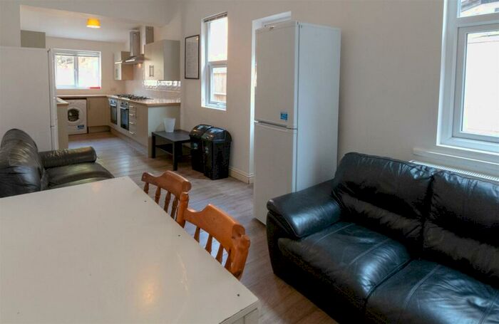 9 Bedroom House To Rent In Montgomerie Road, Southsea, PO5