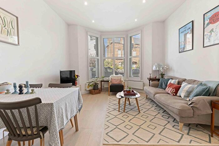 2 Bedroom Flat For Sale In Fulham Park Gardens, Parsons Green, SW6